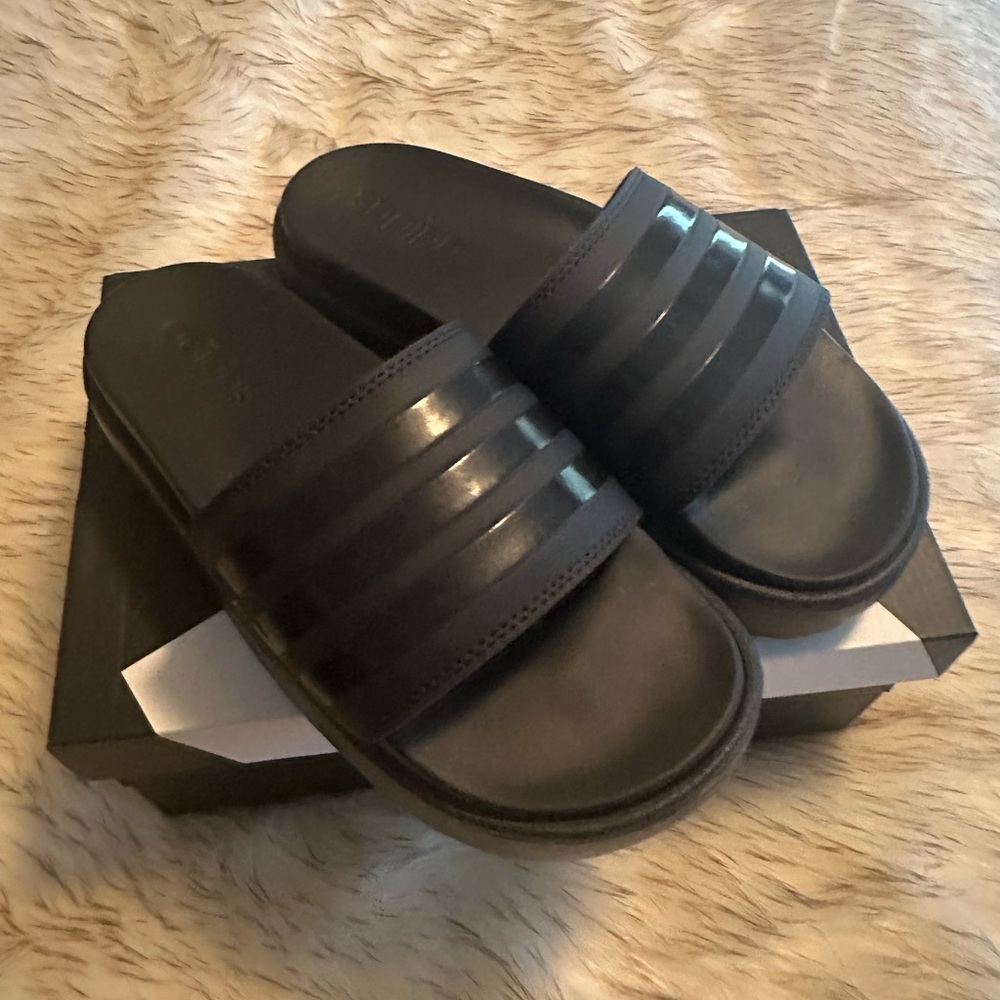 SOLD - NEW - adidas ADILETTE PLATFORM SLIDES- BLACK- SIZE 7
